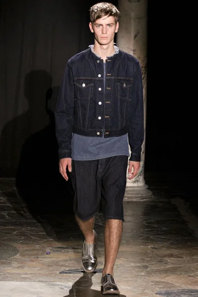 Look 3